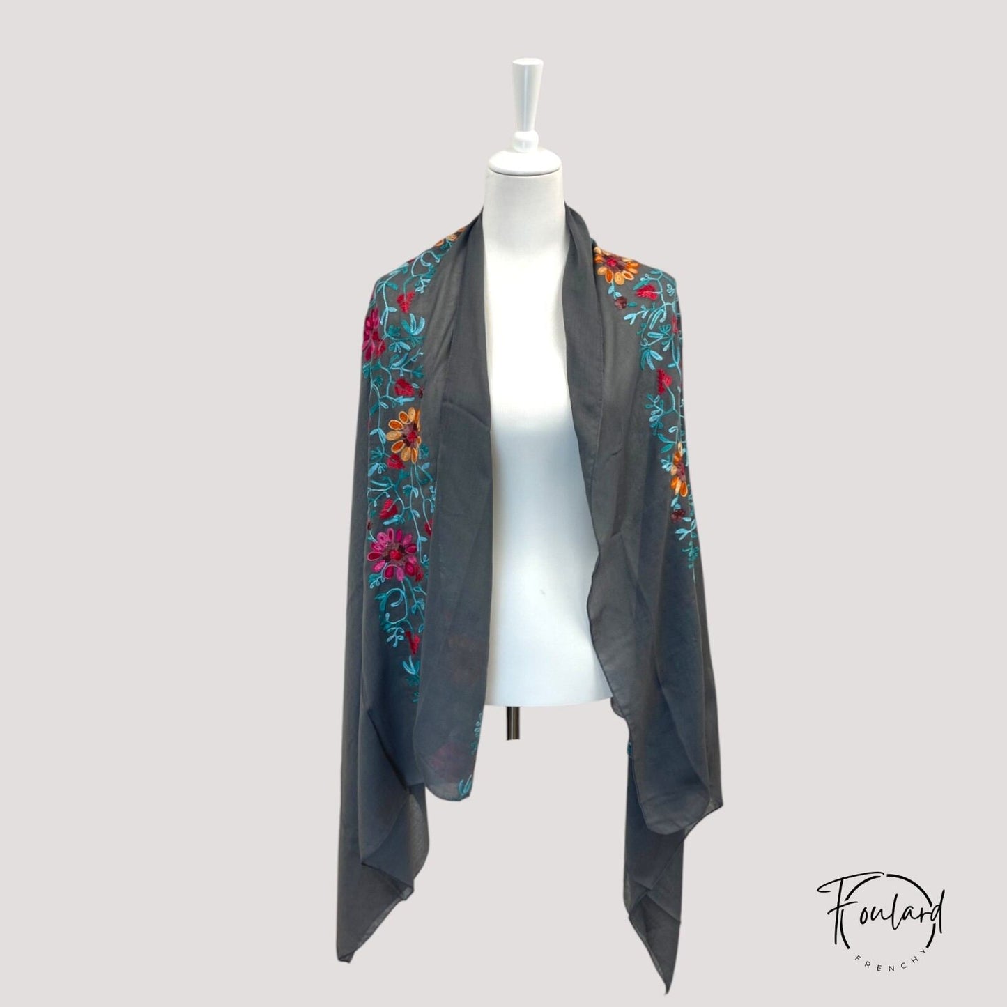 Vue d'ensemble du foulard en polyester et coton