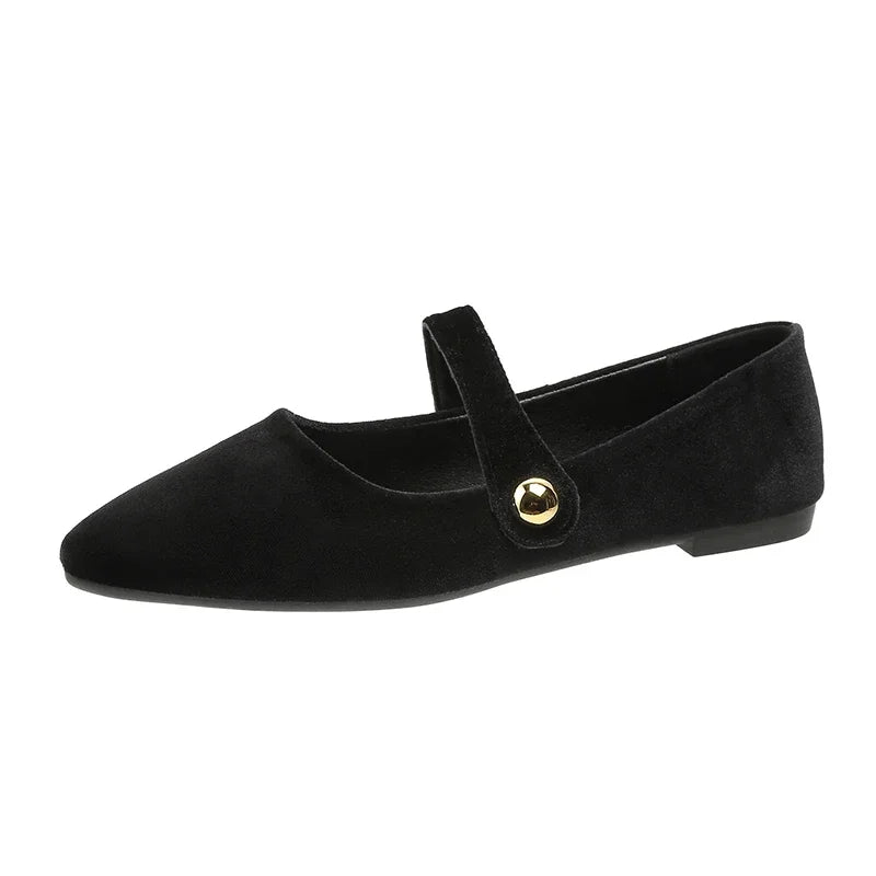 Ballerines en velours sur fond uni, vue de dessus