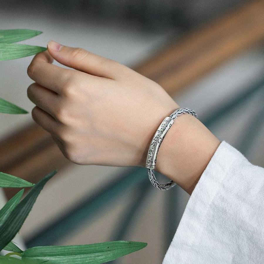 Extrémités du bracelet en cuivre avec boules décoratives