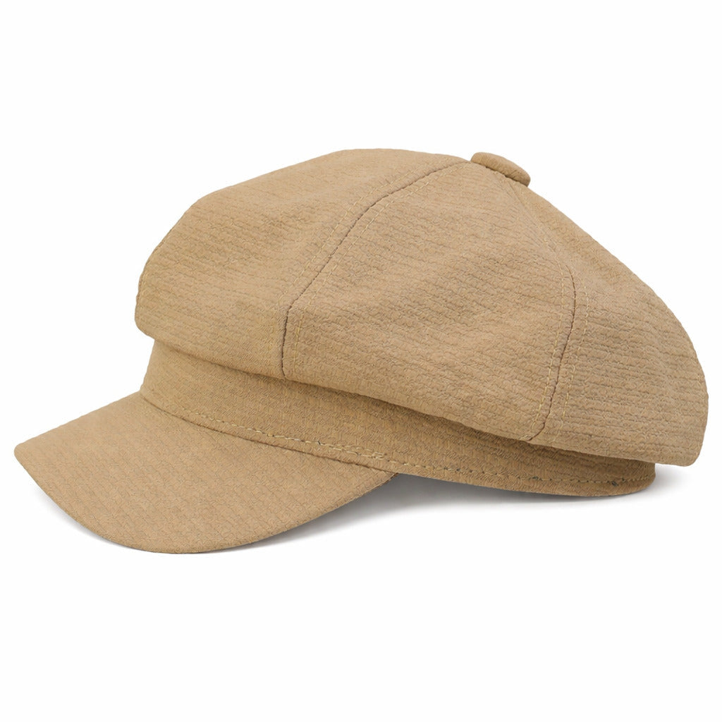 Vue latérale d'une casquette gavroche avec visière en cuir