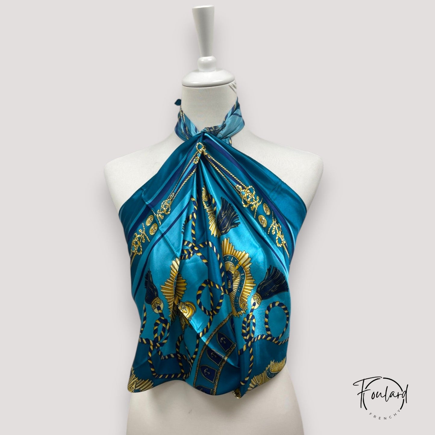 Vue d'ensemble du foulard baroque 90x90 en satin