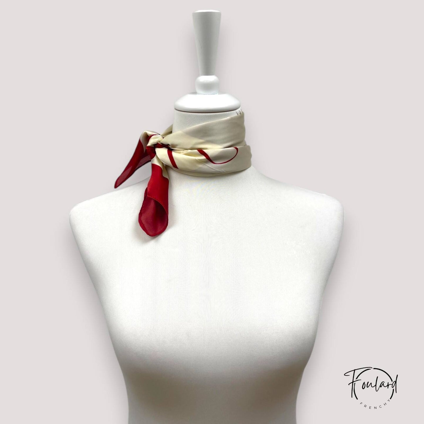 Vue d'ensemble du foulard carré avec rayures larges