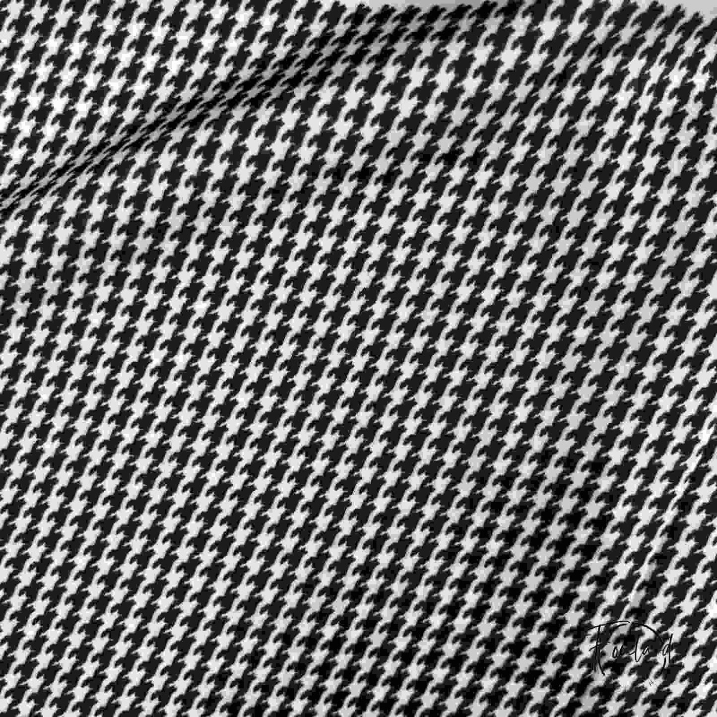 Vue de côté du foulard noir sur fond neutre