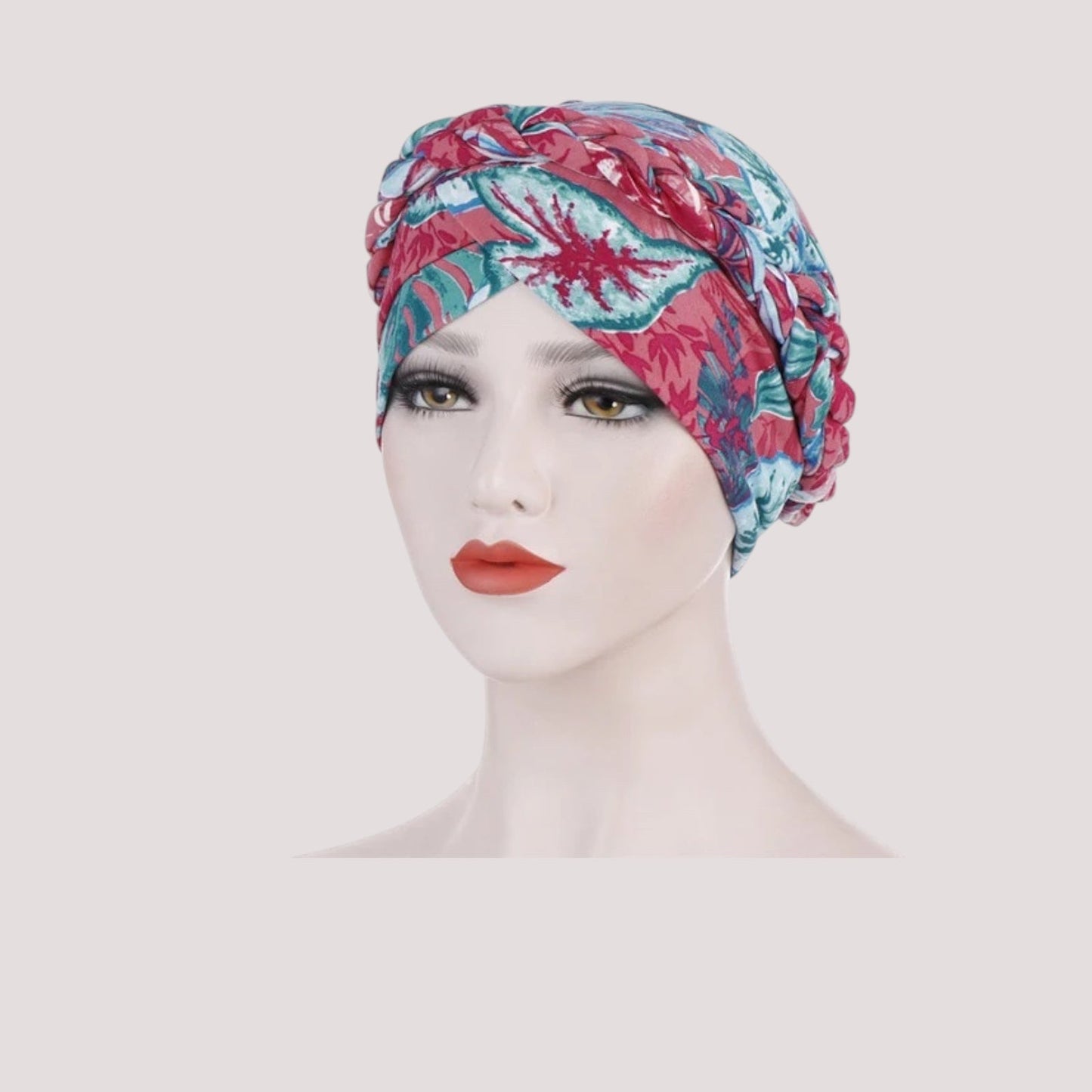 Foulard turban bordeaux en mousseline sur mannequin