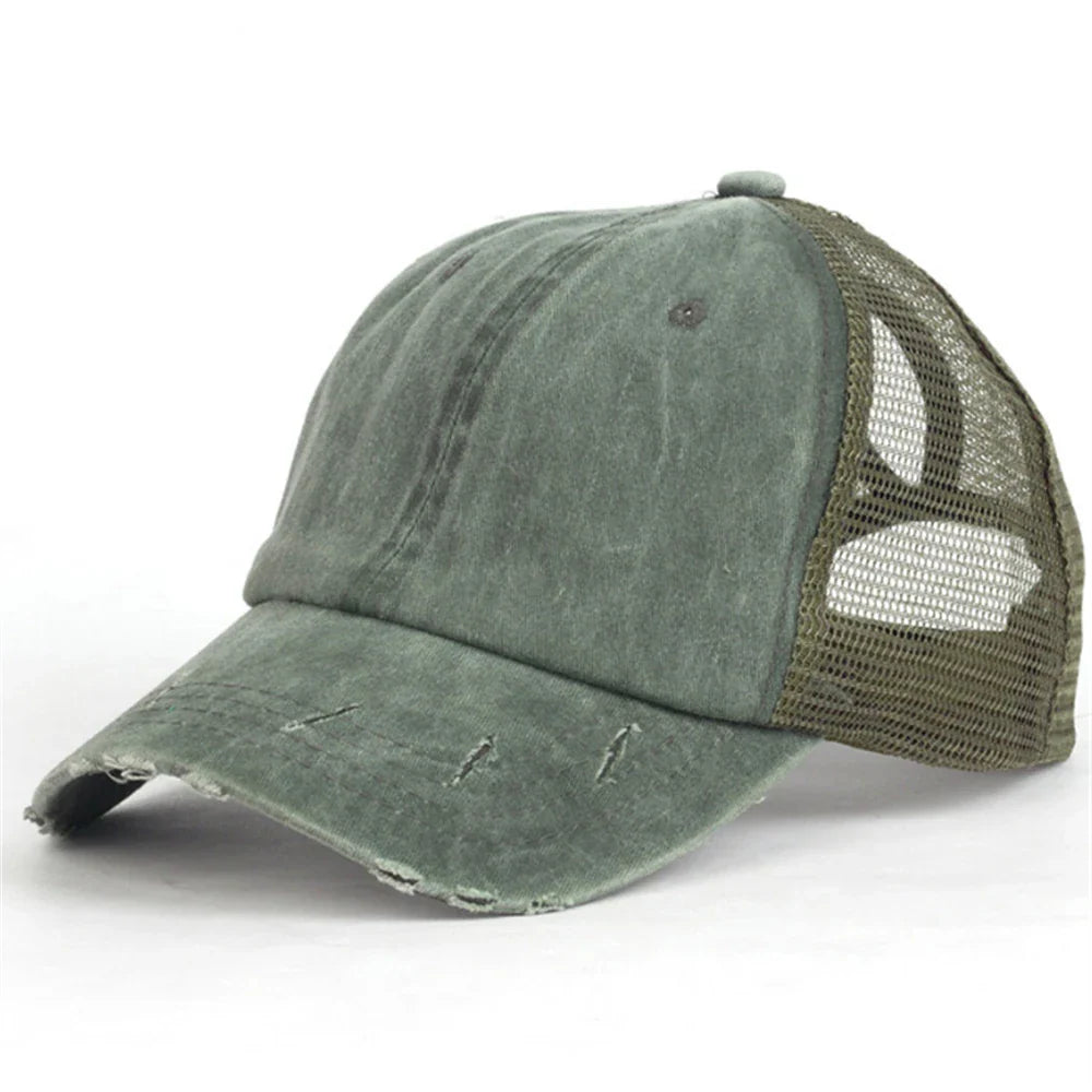 Casquette posée à plat, montrant l'ensemble du design