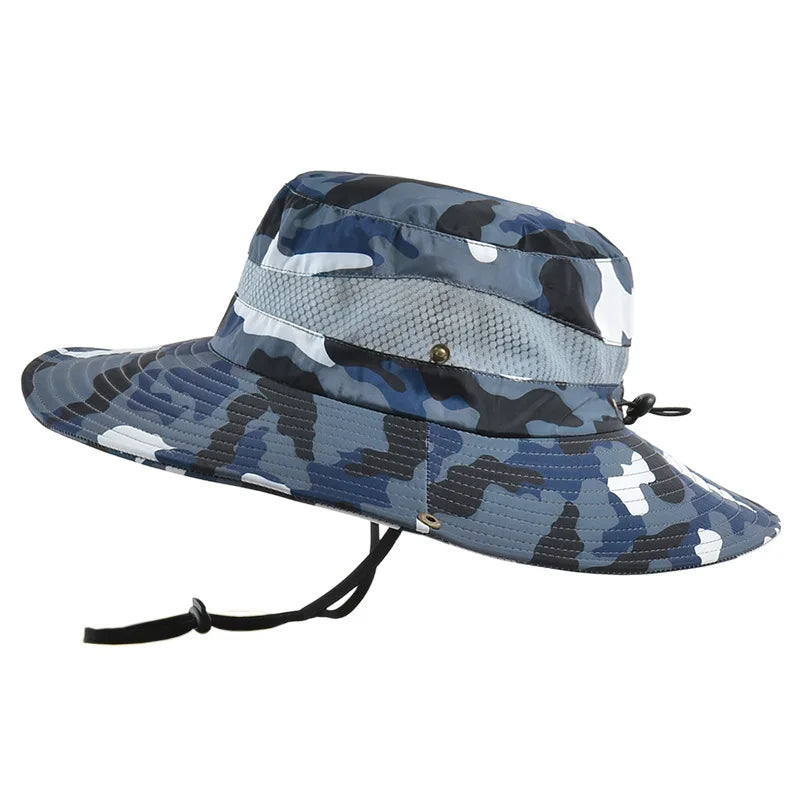 Bob militaire sur fond neutre, bords larges visibles