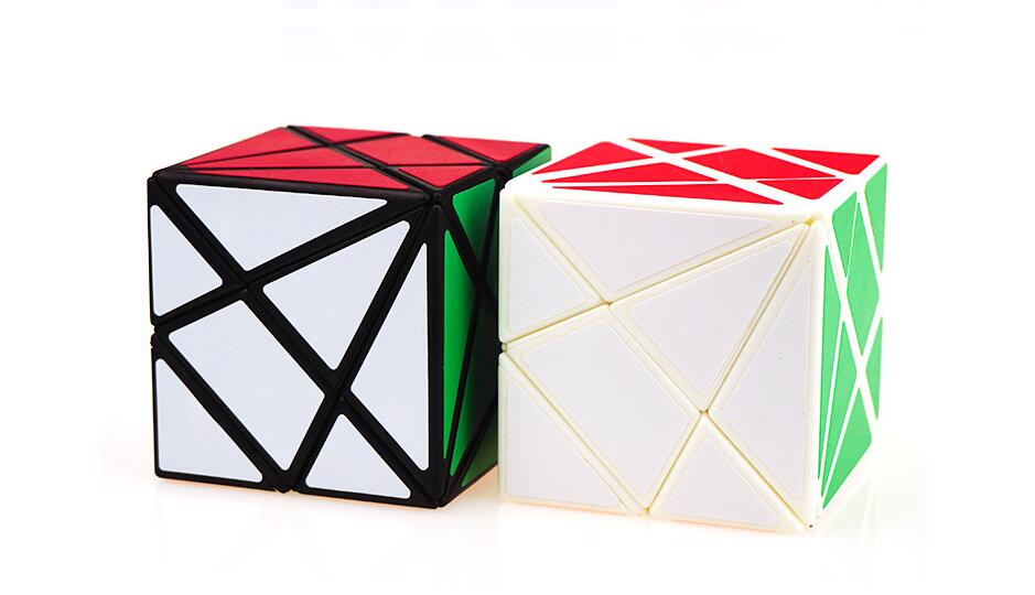 Cube asymétrique en position résolue, montrant sa structure unique