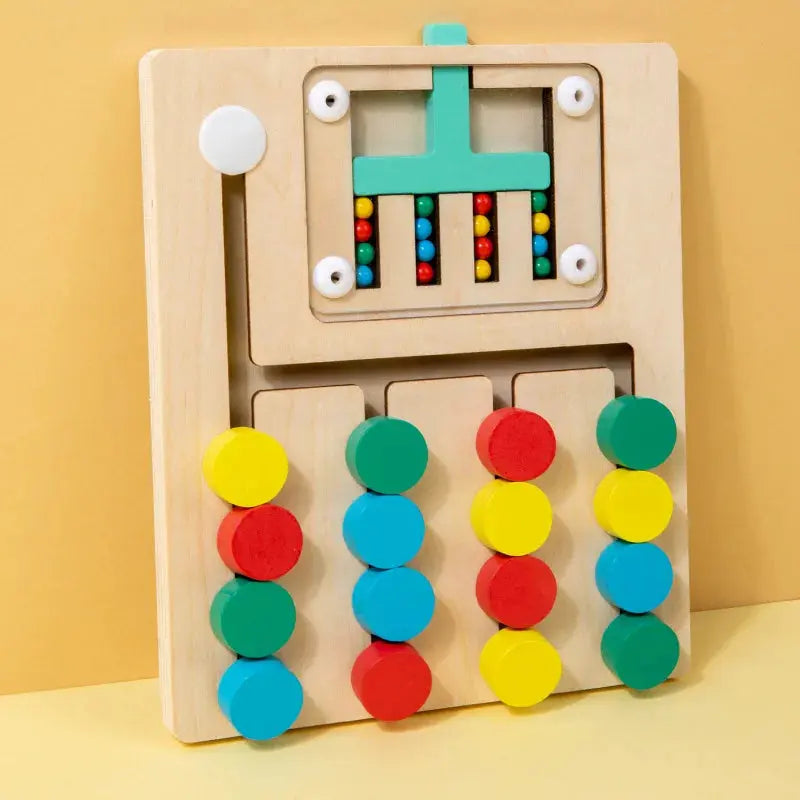 Jeu éducatif en bois montrant des pièces colorées assemblées