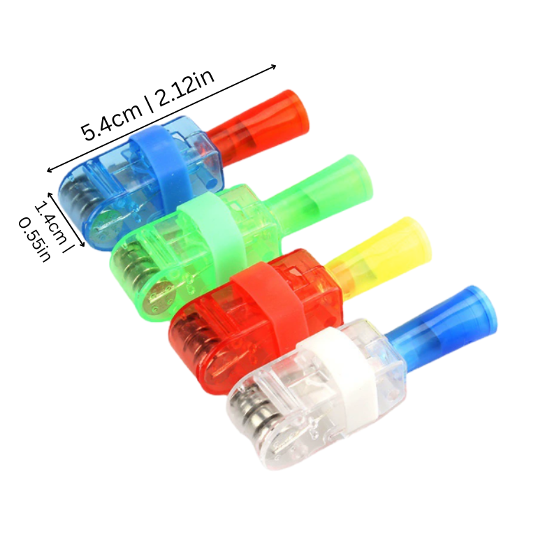 Enfant portant des lumières LED colorées sur les doigts