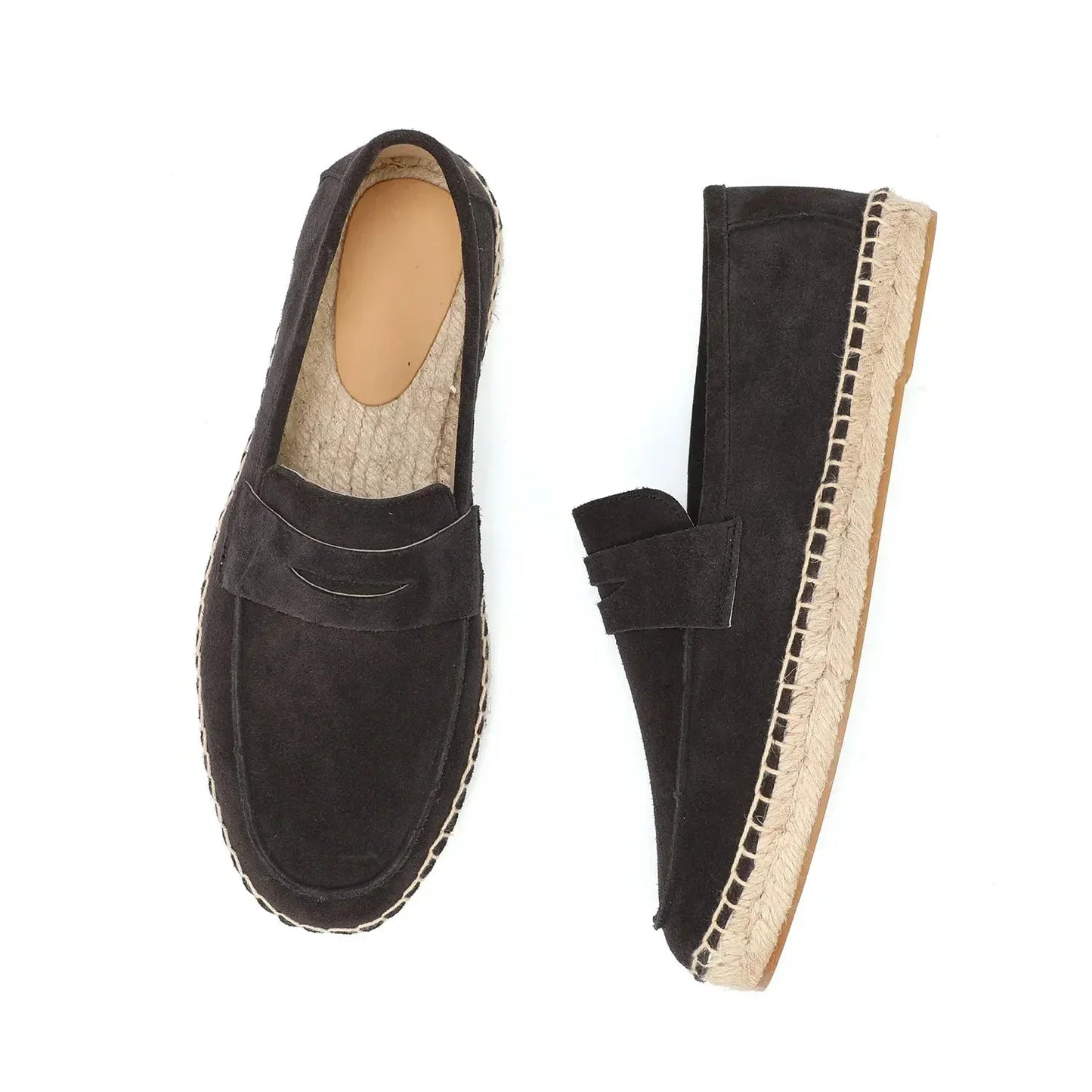 Mocassins espadrilles en daim, prêts pour une sortie estivale