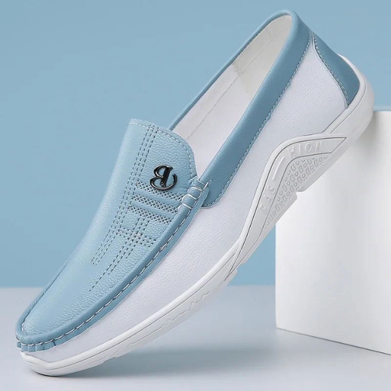 Mocassins en cuir noir, vue arrière sur le talon