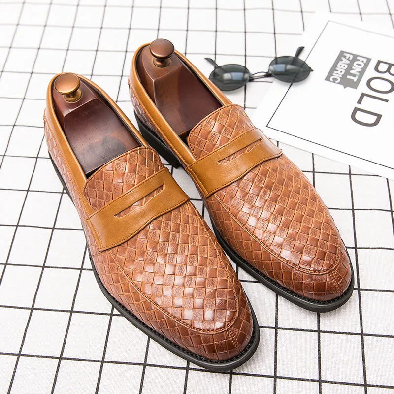 Vue arrière des mocassins, soulignant la finition raffinée
