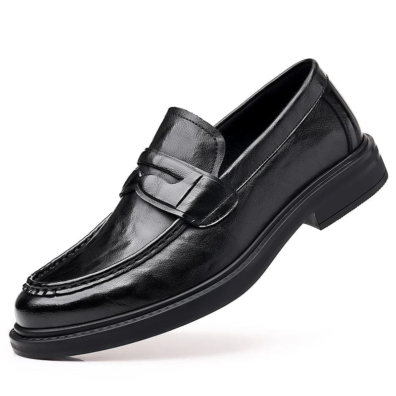 Mocassins en cuir verni, parfaits pour un look formel