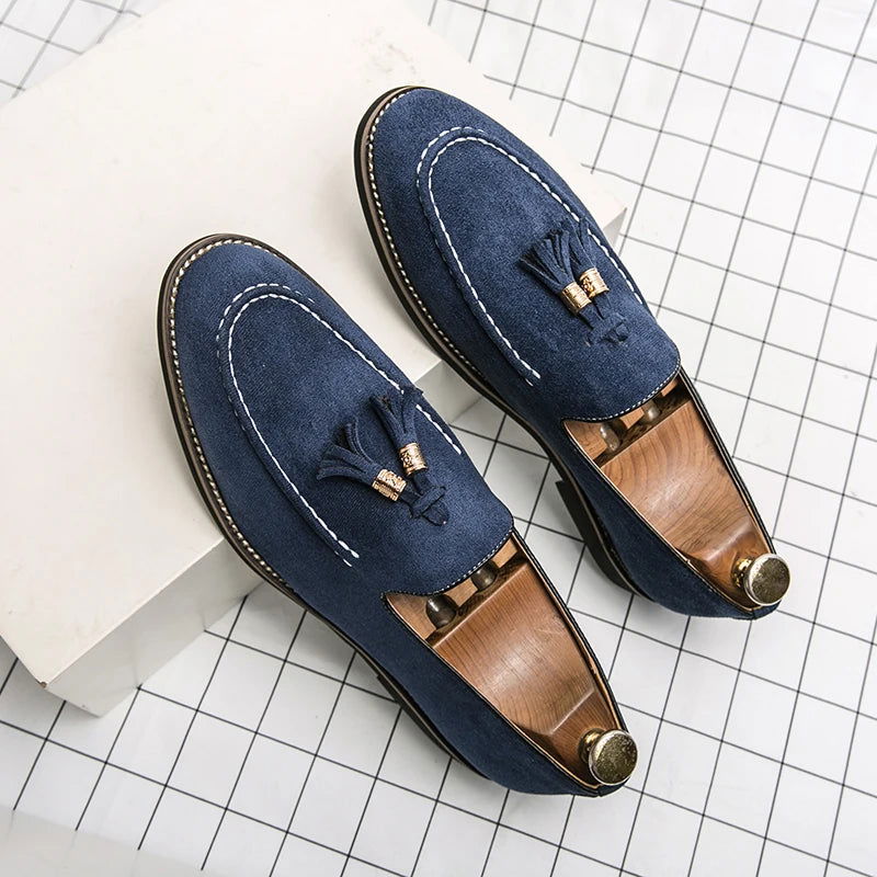 Mocassins en daim faciles à enfiler avec pompons