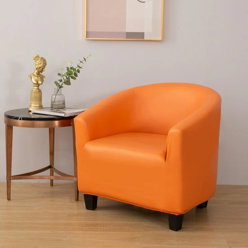 Housse orange en simili cuir sur fauteuil cabriolet