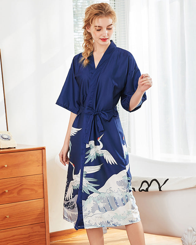Peignoir femme kimono satin bleu avec motifs blancs
