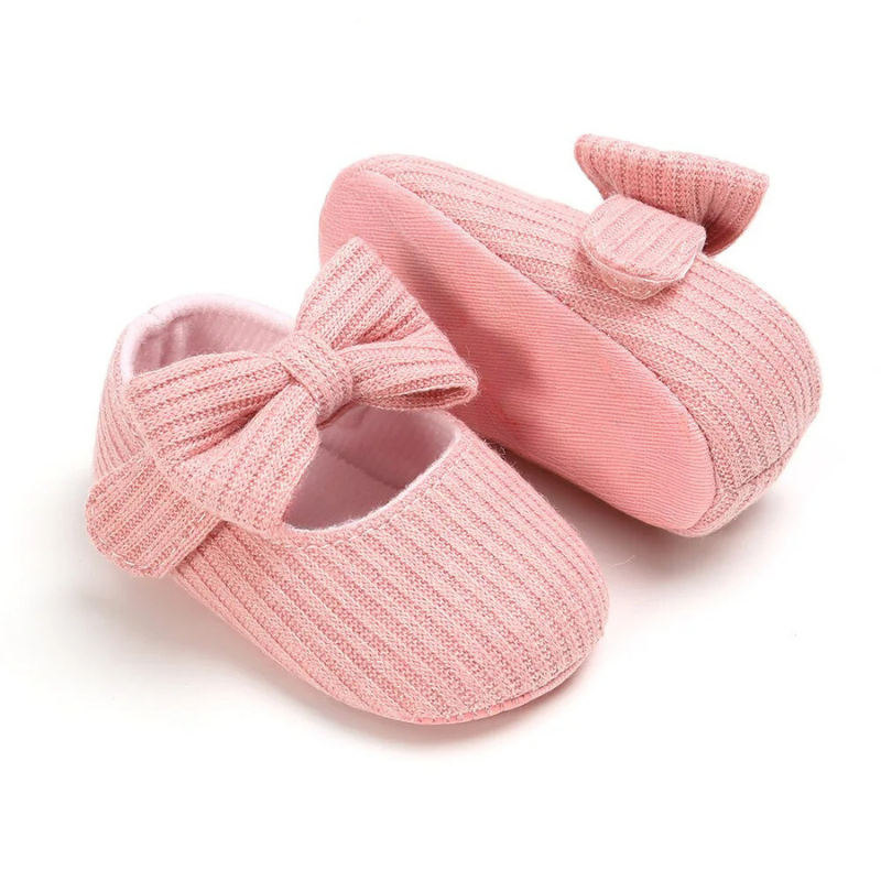 Chaussures bébé roses avec nœud décoratif