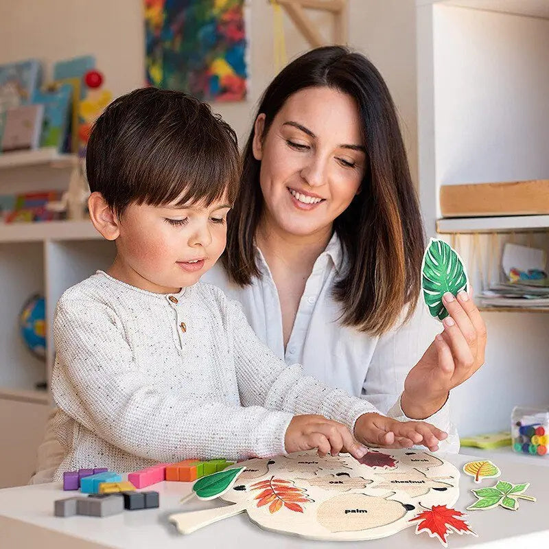 Puzzle en bois avec pièces de feuilles d'arbres variées