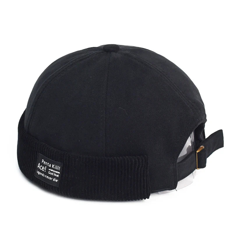 Vue de profil d'un bonnet beige ajusté
