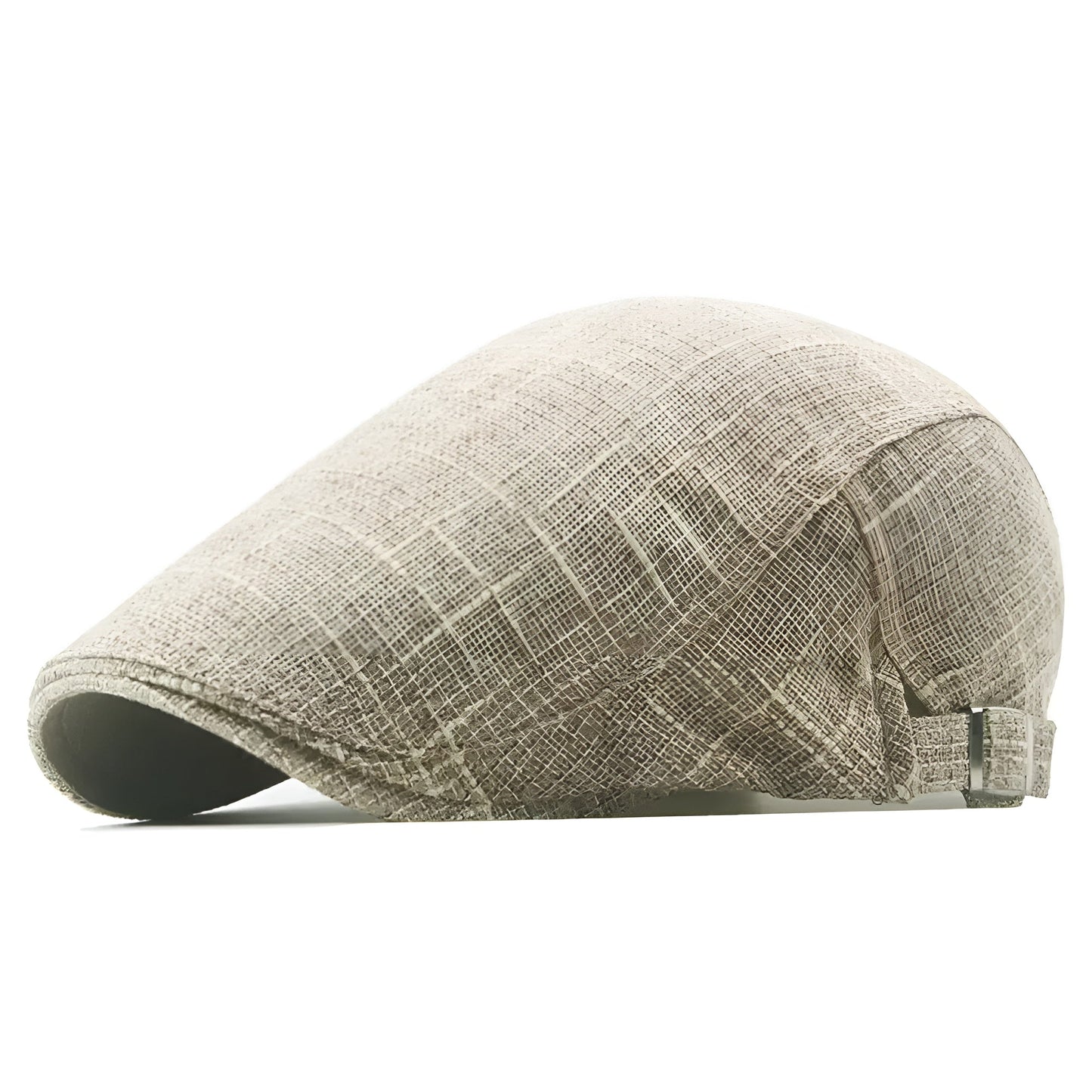 Homme souriant portant un béret en lin, extérieur