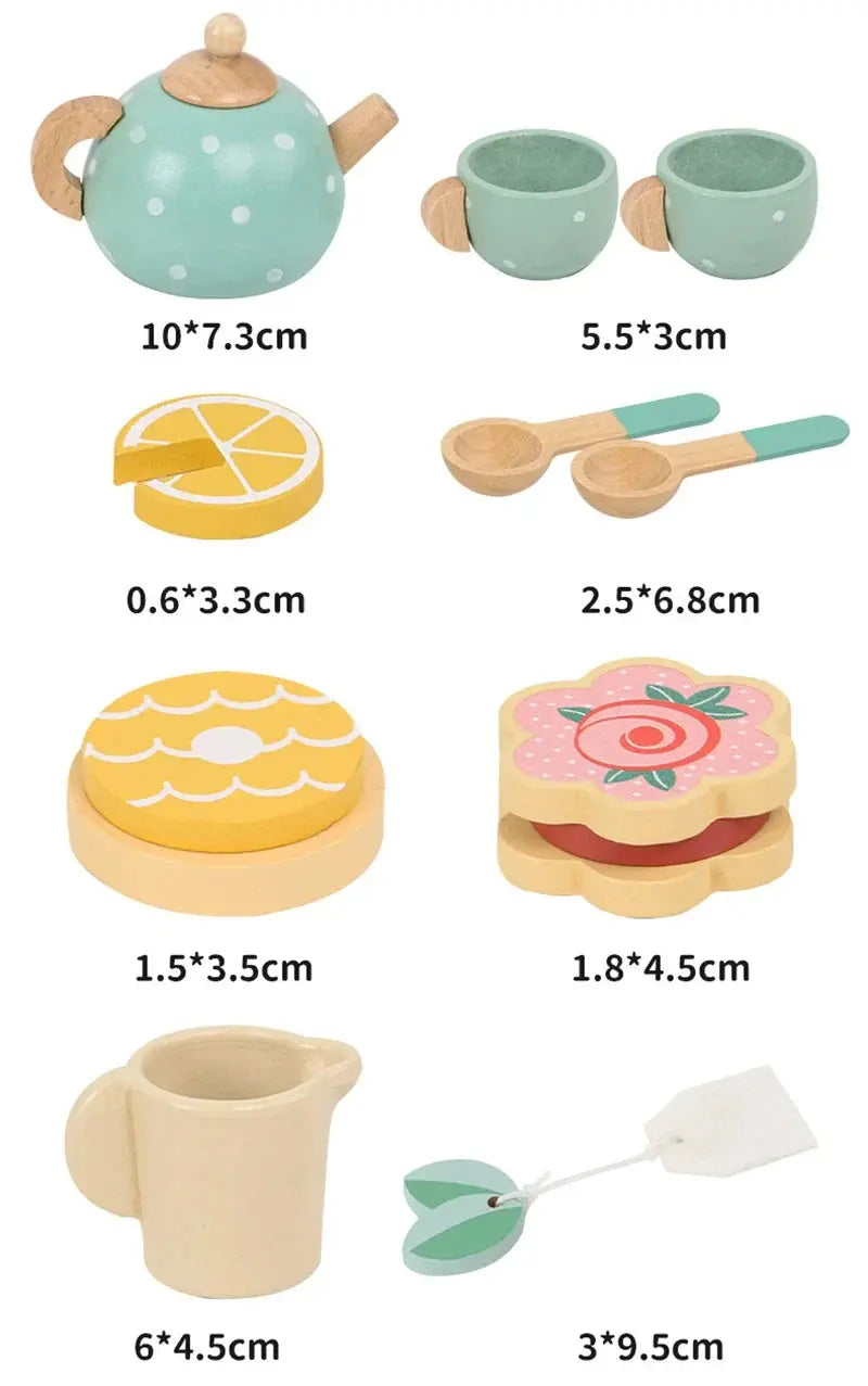 Théière et tasses en bois sur une table de jeu