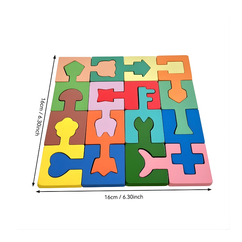 Pièces de puzzle en bois colorées sur fond blanc