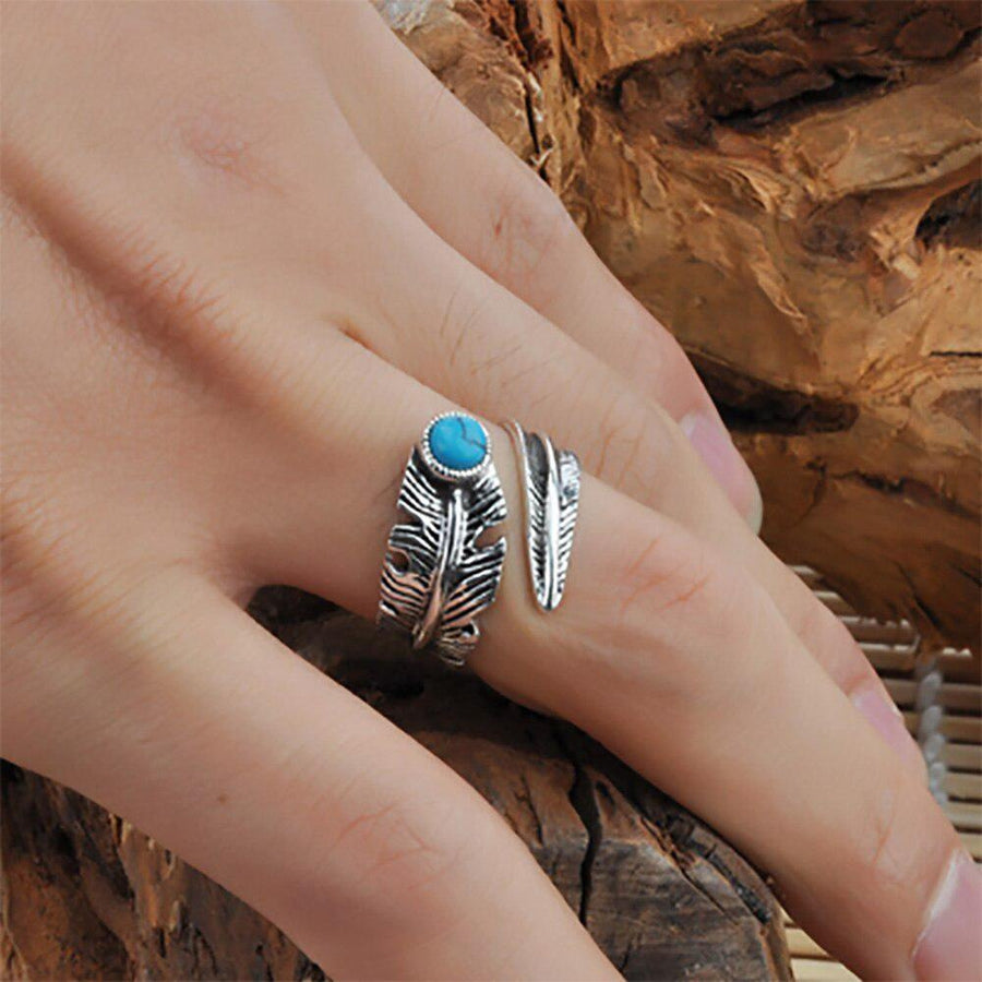 Bague argentée avec turquoise, vue de profil