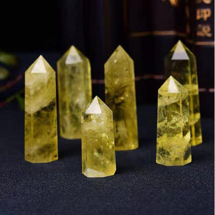 Baguette en citrine montrant sa transparence et ses reflets