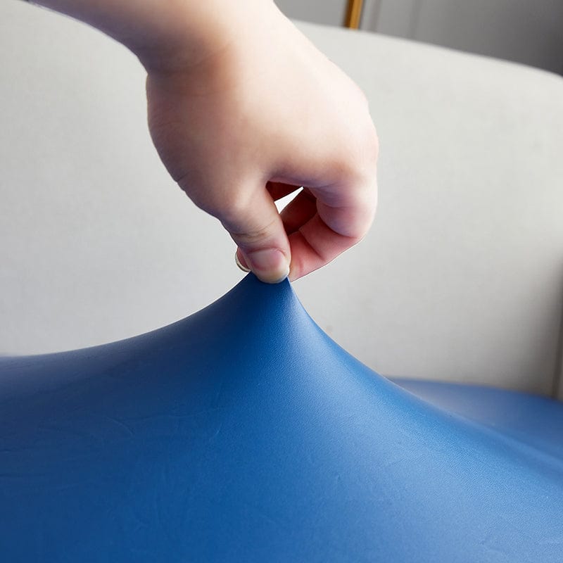 Installation facile de la housse bleue sur canapé