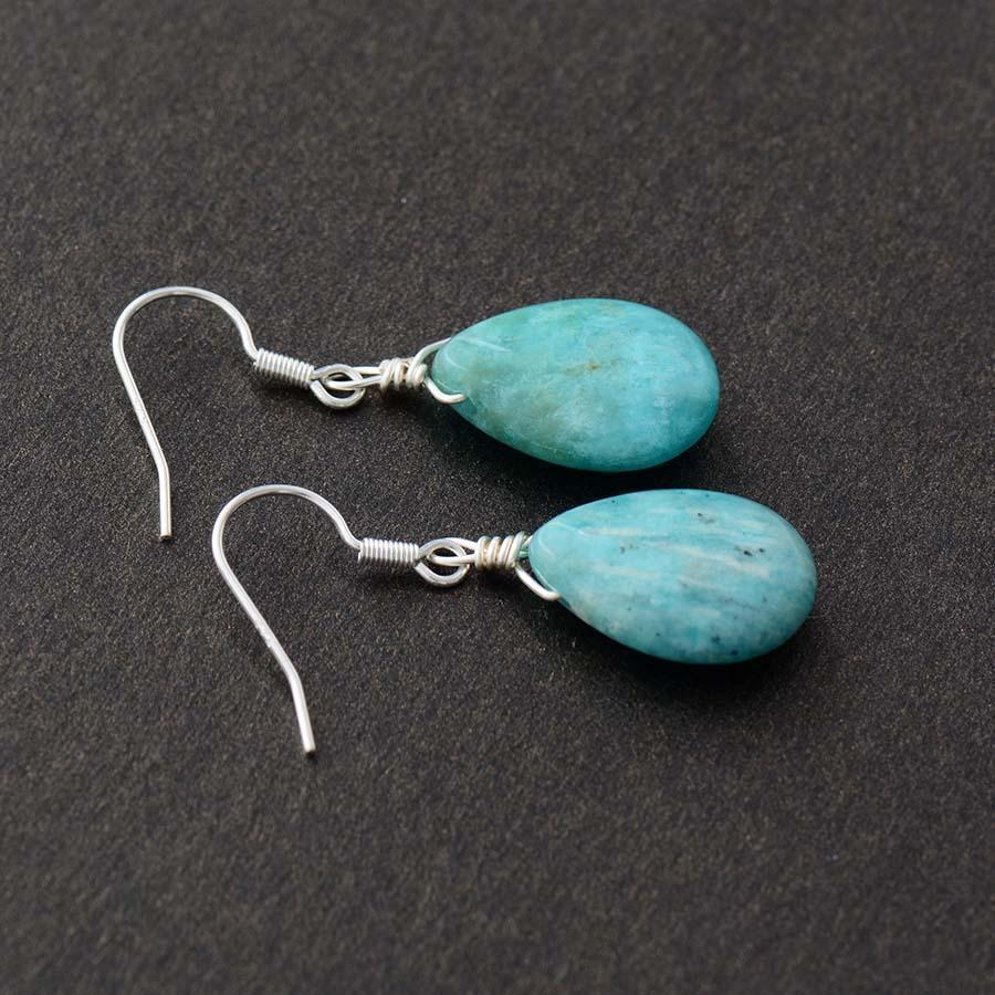 Boucles d'oreilles en forme de goutte, pierre verte