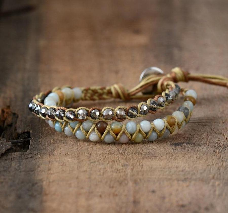 Vue détaillée du fermoir ajustable du bracelet en amazonite