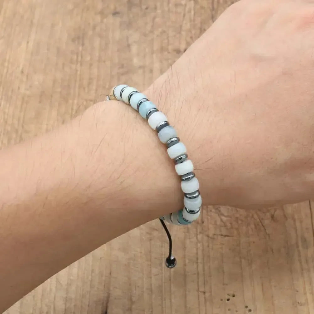 Détail des perles ovales et rondes du bracelet