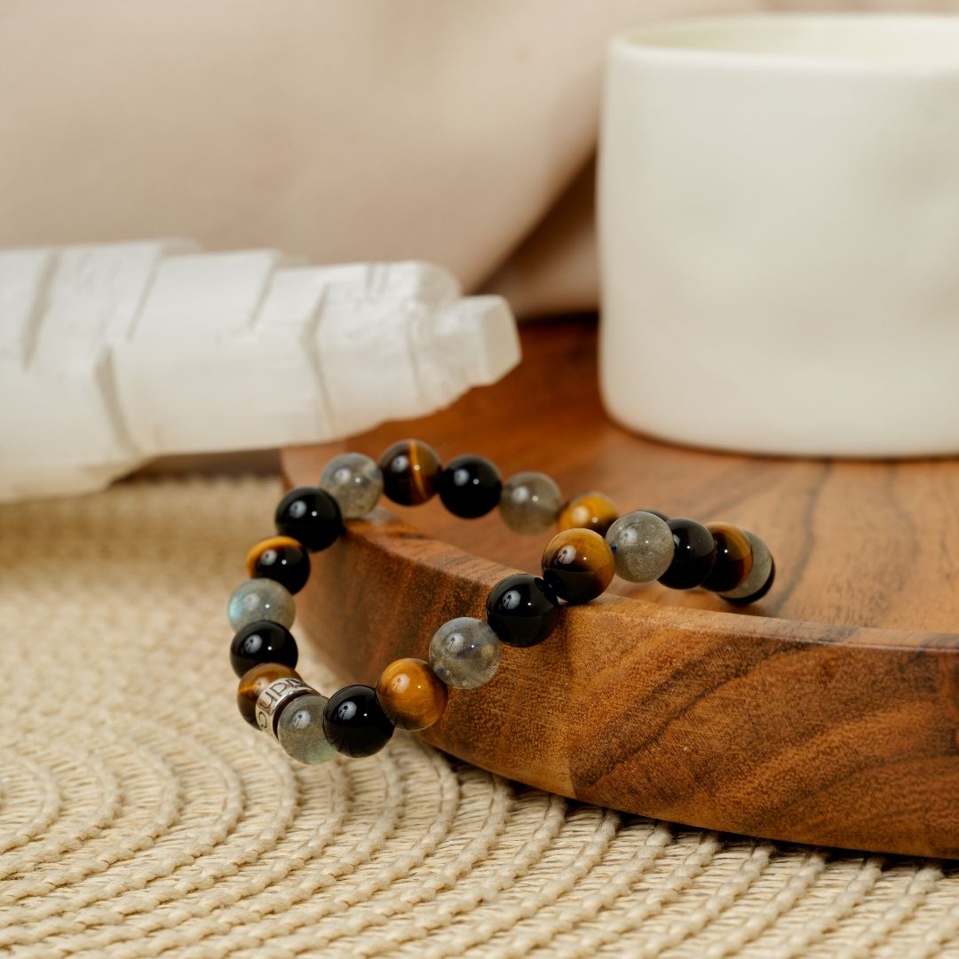 Vue détaillée du bracelet montrant la perle cylindrique en argent 925