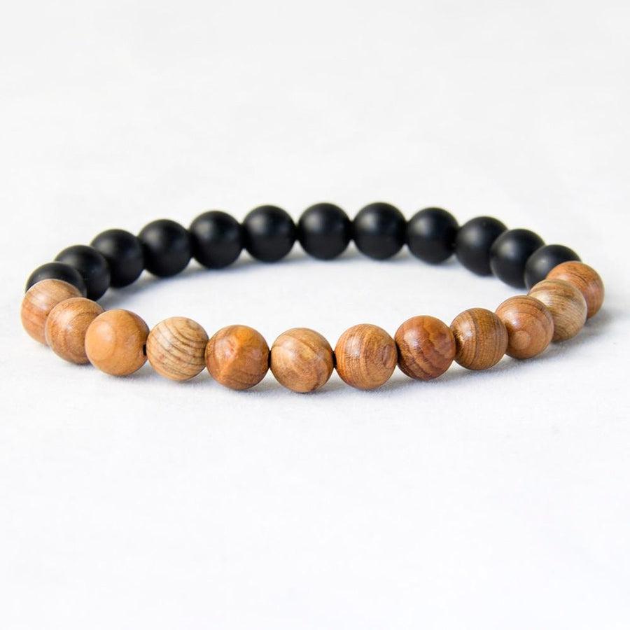 Vue latérale du bracelet en bois et Onyx noir