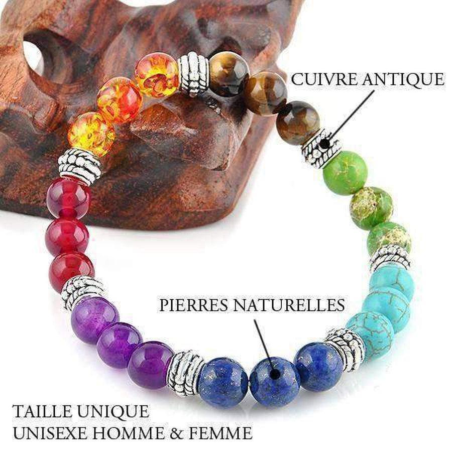 Bracelet posé sur une surface claire, pierres de couleurs variées