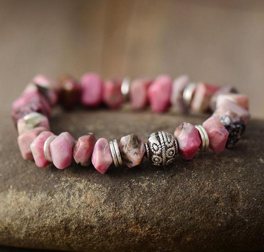 Vue détaillée du bracelet rhodonite et charme cœur