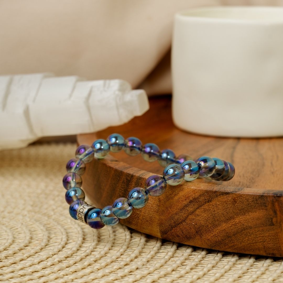 Vue latérale du bracelet Quartz Aura, perles et argent