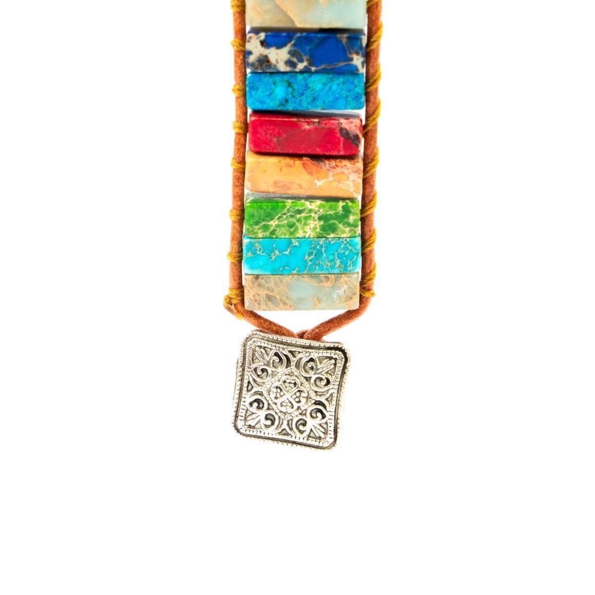 Vue d'ensemble du bracelet en jaspe, montrant les couleurs vives
