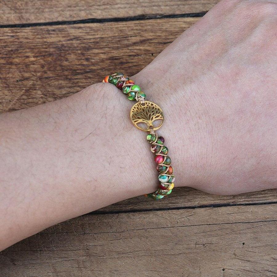 Motif arbre de vie sur le bracelet en jaspe impérial