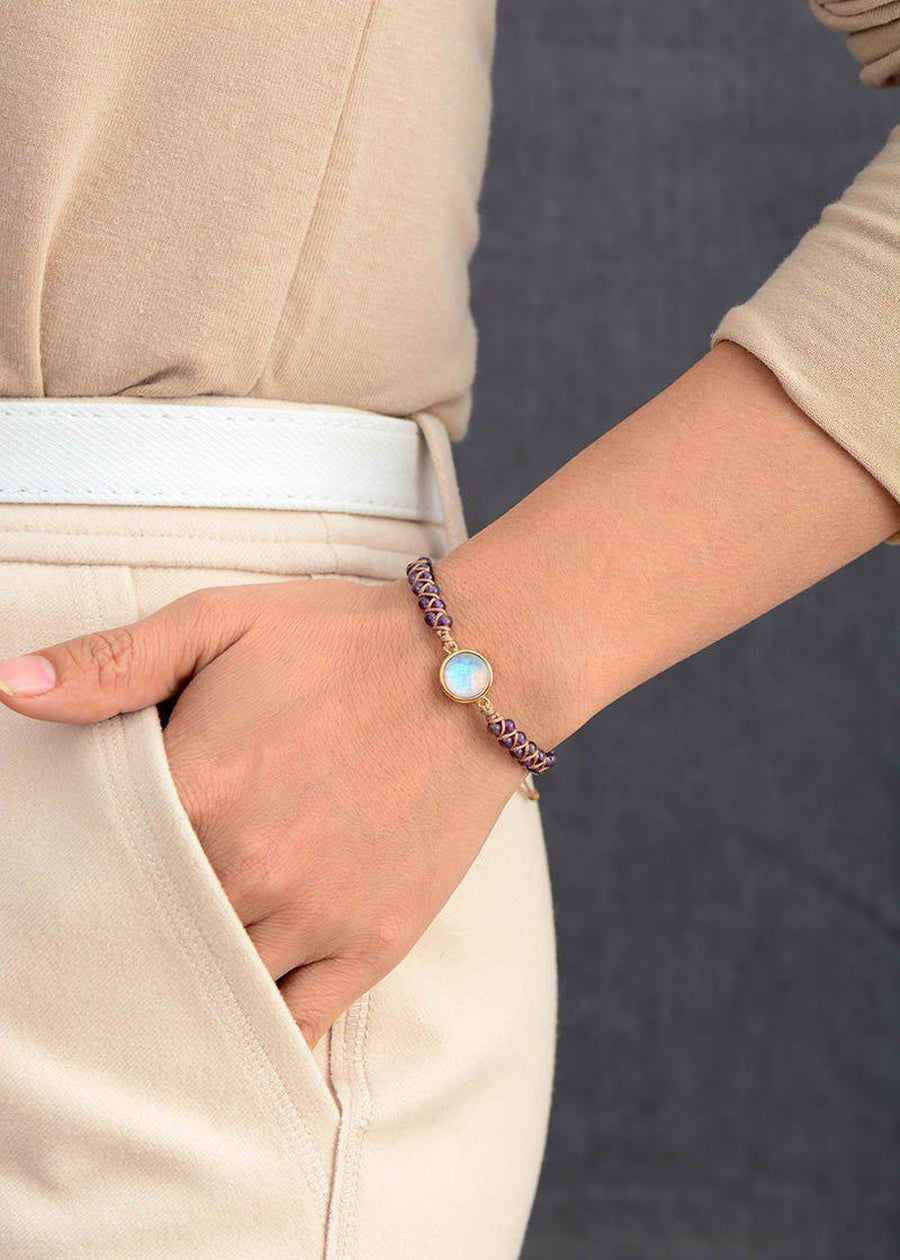 Détail du nœud coulissant du bracelet Shamballa