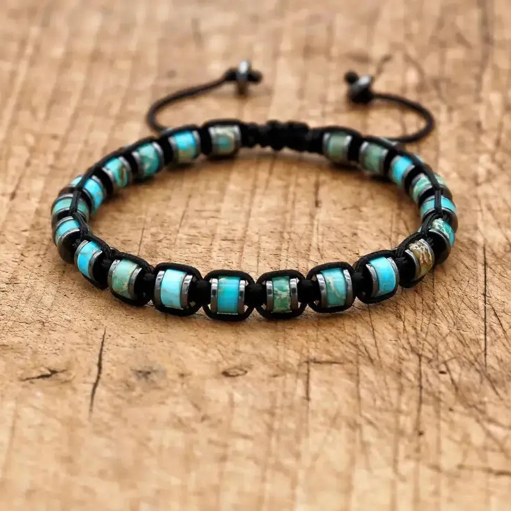 Bracelet Shamballa en pierres naturelles sur fond neutre