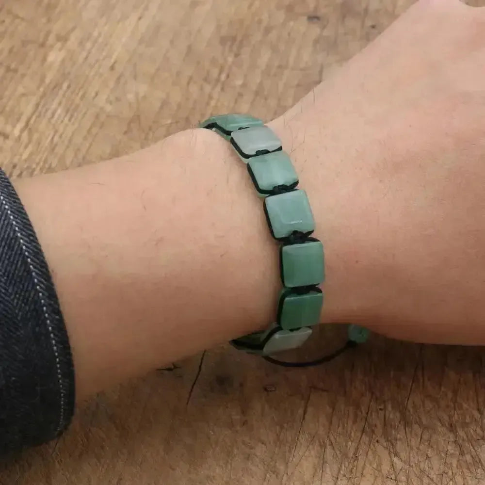 Bracelet en aventurine avec fermoir ajustable en gros plan