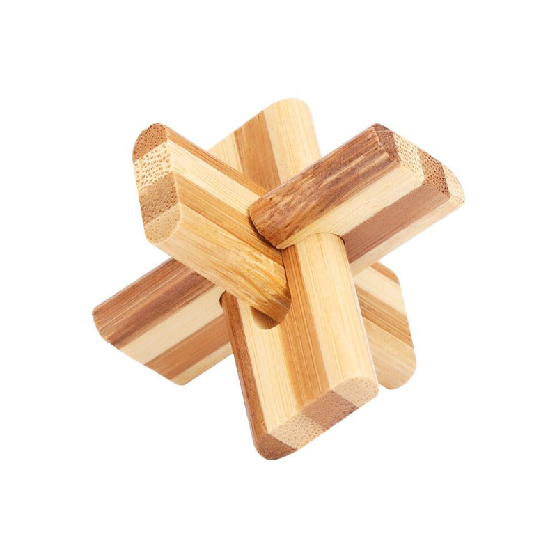 Casse-tête en bois montrant une croix du menuisier assemblée