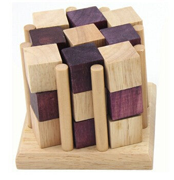 Casse-tête en bois avec cubes imbriqués