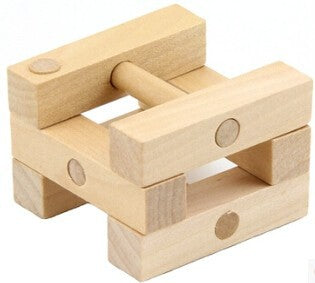 Casse-tête en bois avec pièces trouées et bâtonnets