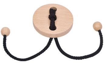 Casse-tête en bois avec corde et cercle central