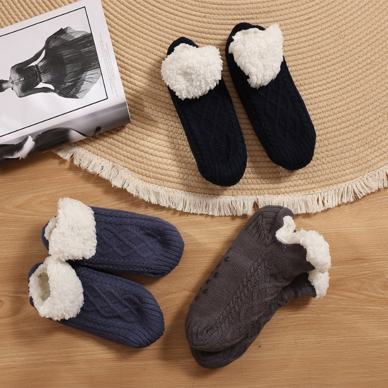 Deux paires de chaussettes mi-montantes bleu et blanc en pilou