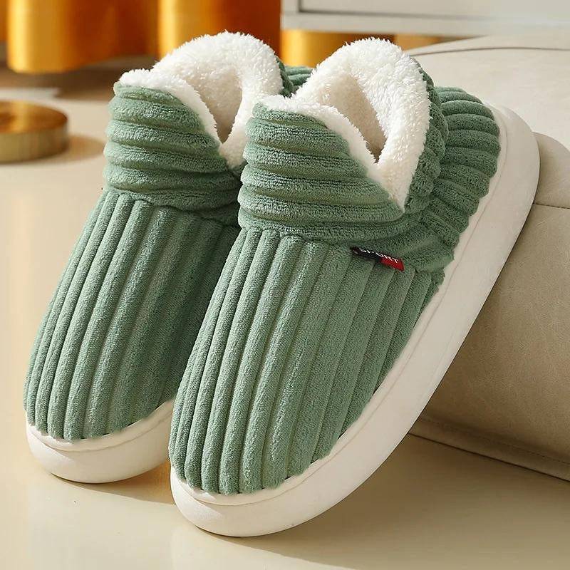 Chaussons verts en Pilou Pilou avec semelle antidérapante