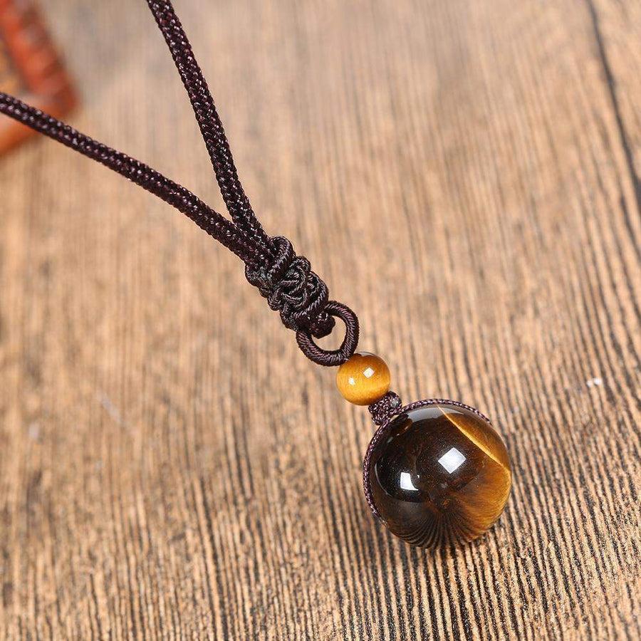 Collier en macramé avec pendentif œil-de-tigre à deux billes