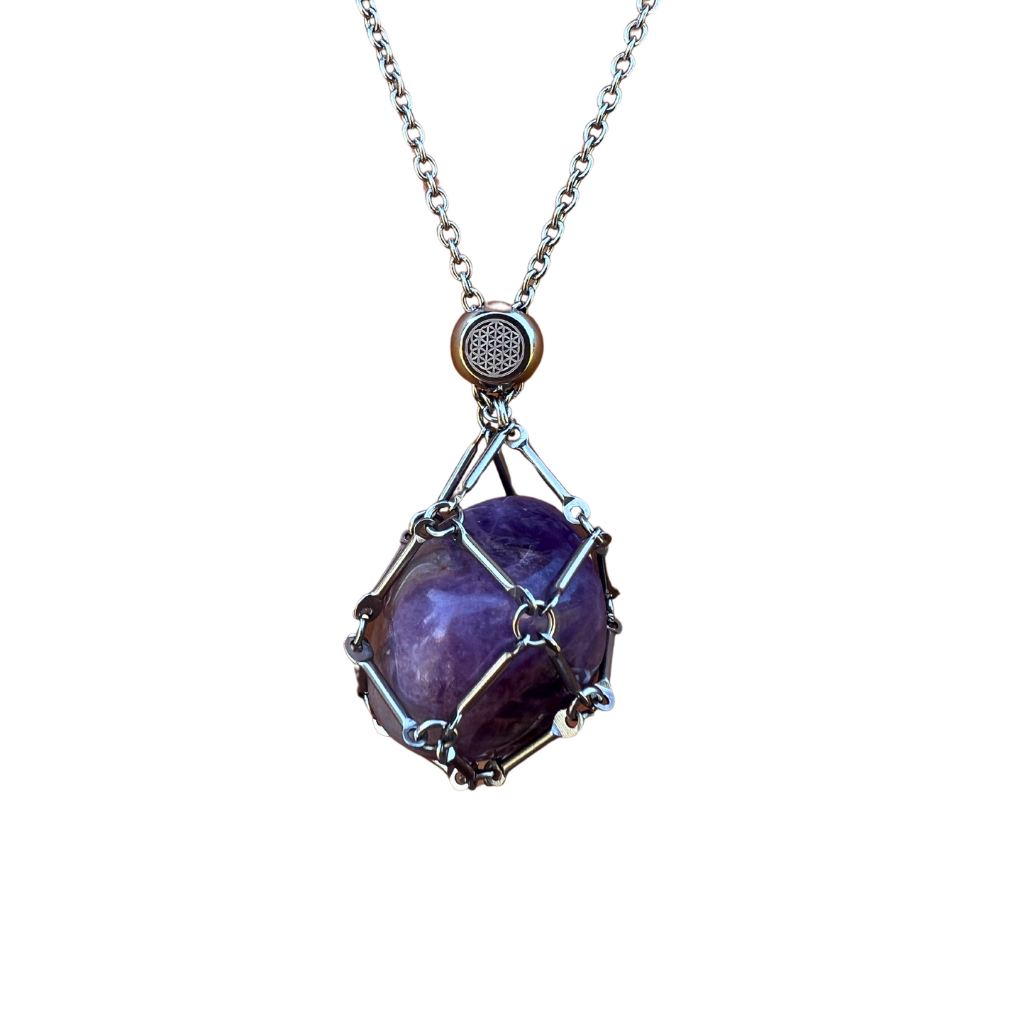 Collier avec améthyste dans une cage en métal argenté